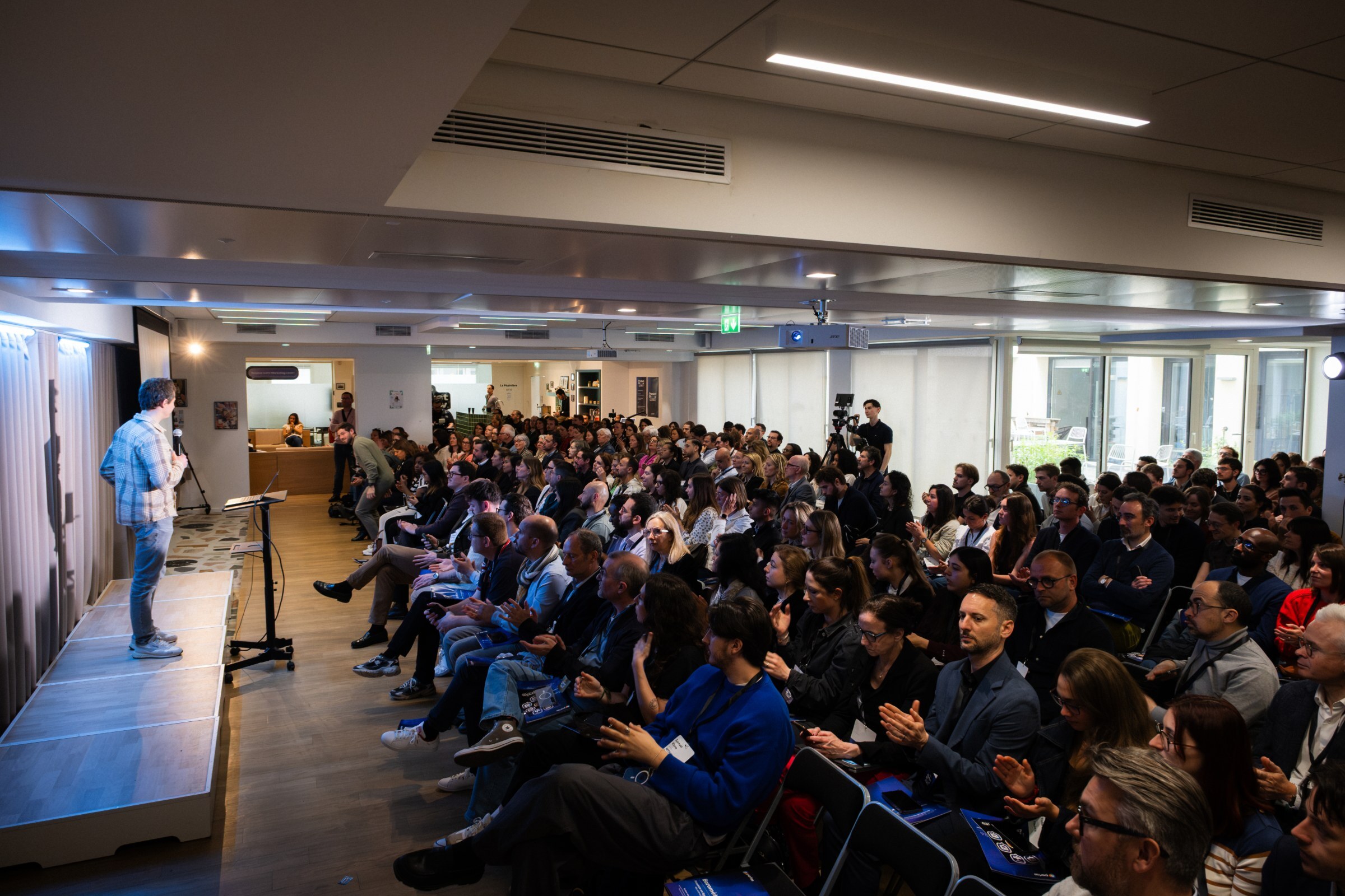 Salle comble lors d'un évènement Partoo
